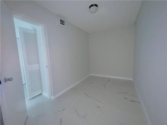 Photo - 701 N Pine Island Rd