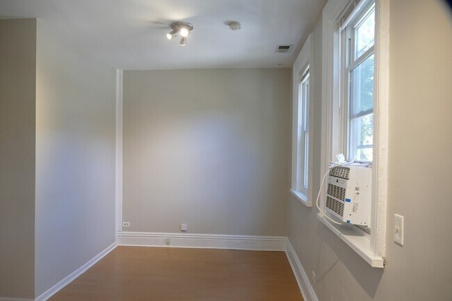 Photo - 1729 N Fairfield Ave Unit 2