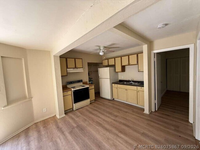 Photo - 717 SW 2nd Ct