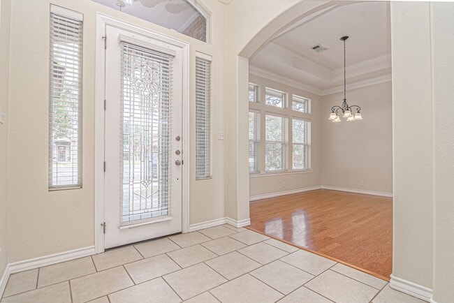 Photo - 405 Springwood Ct