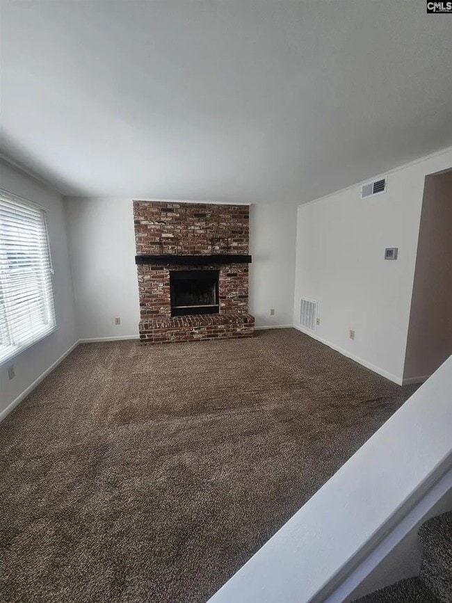 Photo - 601 Picadilly Sq