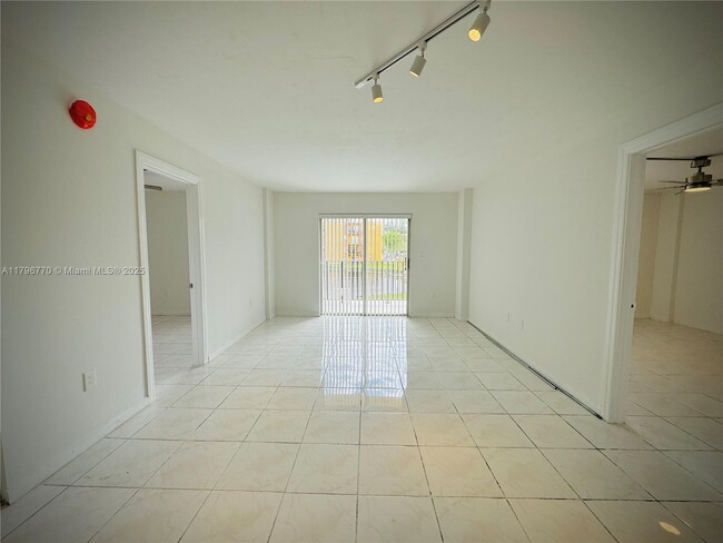 Photo - 4717 NW 7th St Unidad 209-10 Rental
