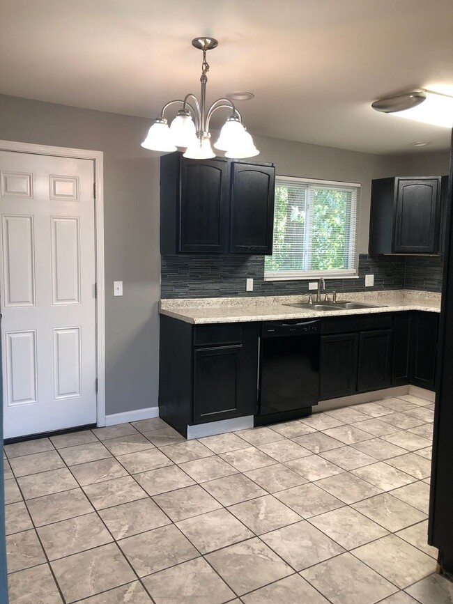 Photo - 3 Bedroom 1 Bath Beautifully Updated Home in Florissant, MO.