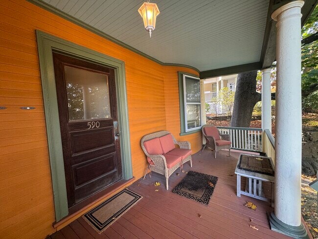 Building Photo - 590 Cambridge St Unit 1