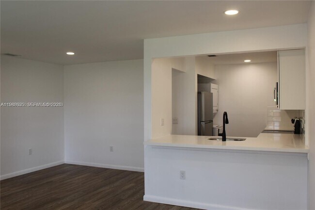 Photo - 10016 NW 4th St Unidad 201