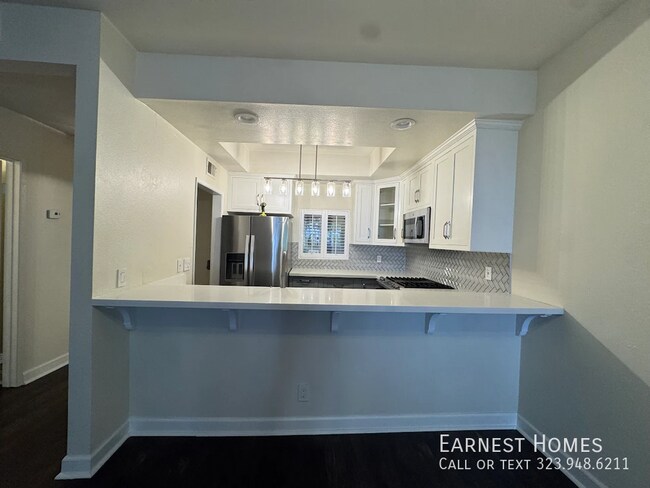 Building Photo - 3480 Barham Blvd Unit 109