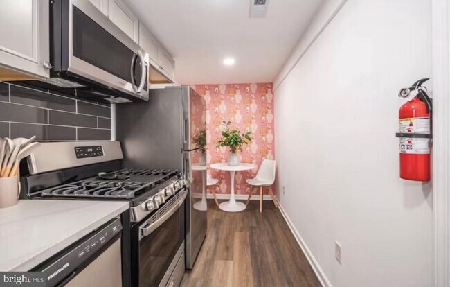 Photo - 756 19th St NE