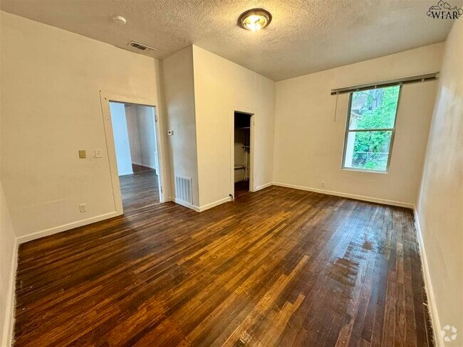 Building Photo - 1111 Monroe St Rental