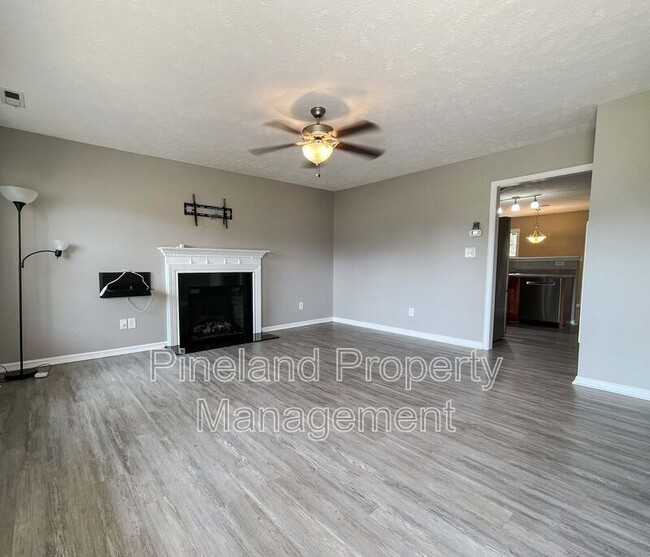 Photo - 395 Americana Dr