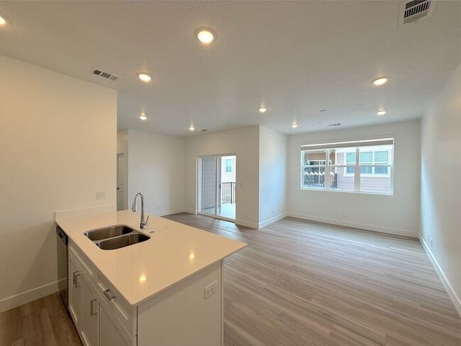 Photo - Desert Color Condo 2 bd, 2 bt, 1 Car Garage