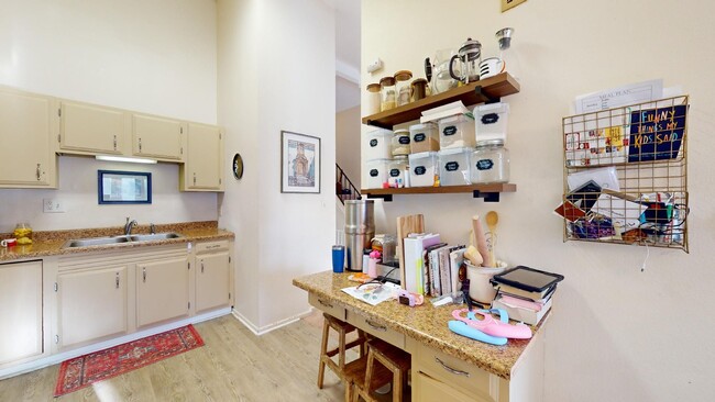 Photo - 542 Meadow Ct