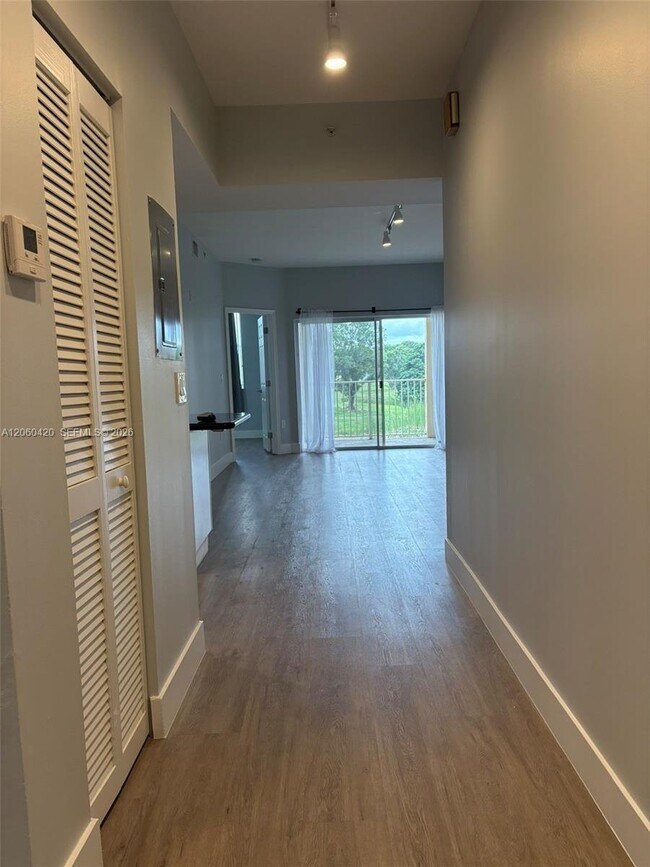Photo - 2100 Greenview Shores Blvd