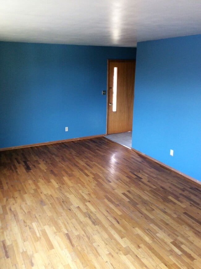 405 B Ave Unit 403 B Ave (upstairs Unit)