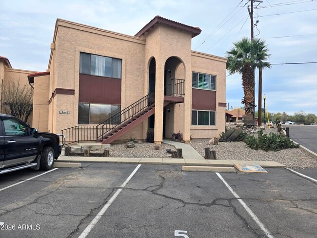 Building Photo - 455 N Tegner St Unit 8