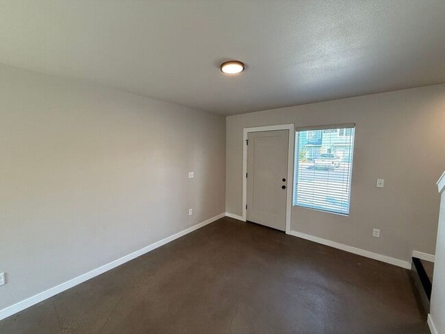 Photo - 2901 Waverly Dr SE