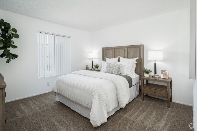 Plan B 1BR, 1BA - 690SF - Bedroom