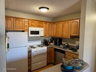 Photo - 104 Des Moines Ct