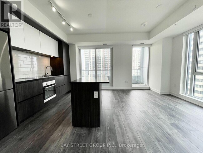 Photo - 225 Sumach St Unité 1903