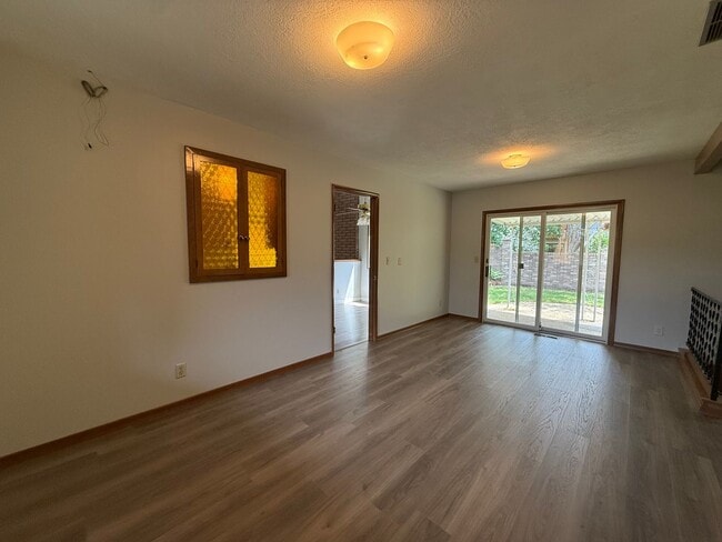 Photo - Bright & Beautiful 3-Bedroom Beaverton Home with A/C, Washer & Dryer, and Tons of Storage!