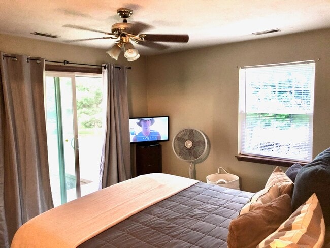 Building Photo - 422 Old State Rd S Unit 422