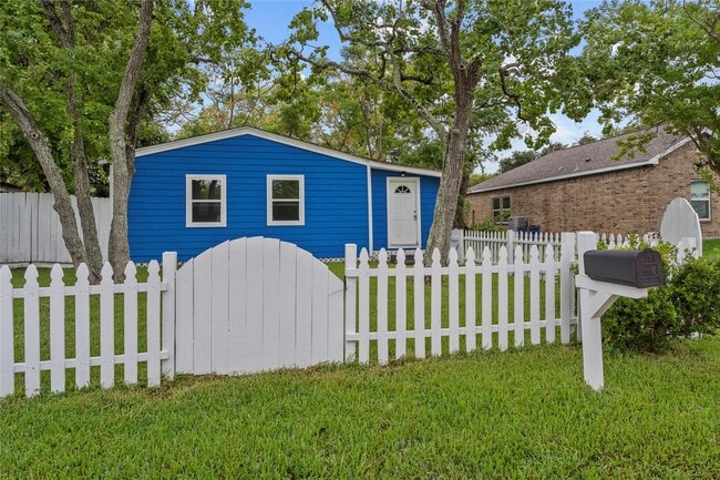 Building Photo - 1101 8th Ave N