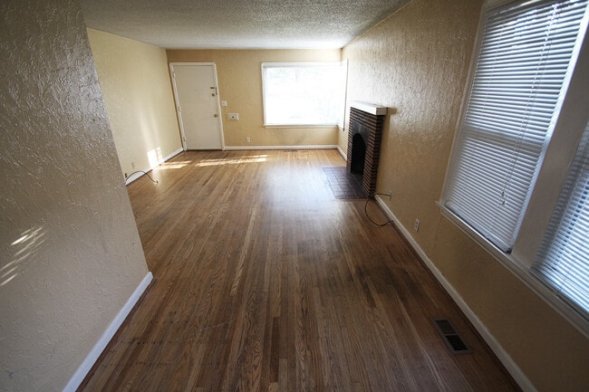 Photo - BEAUTIFUL 2 BED, 1 BATH SEATTLE HOME FOR RENT W EASY COMMUTE