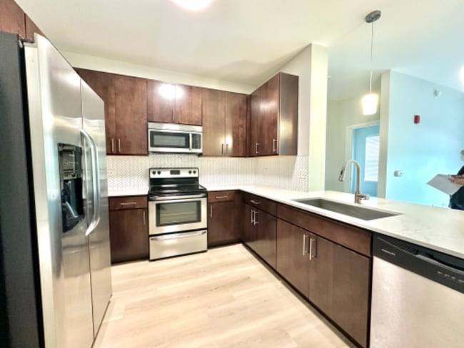 Building Photo - 450 Warrenville Rd Rental