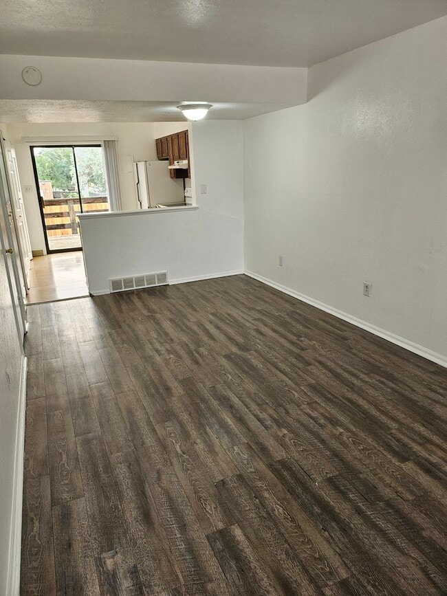 Photo - 1900 N Salem Ave Unit 1900