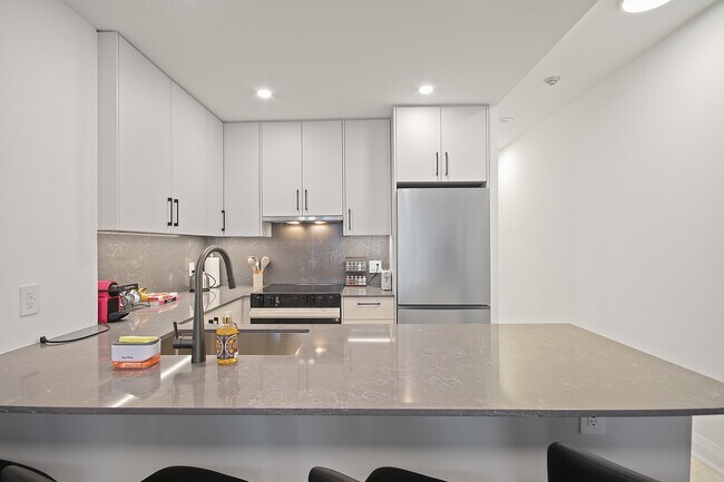 Photo - 208 Queens Quay W