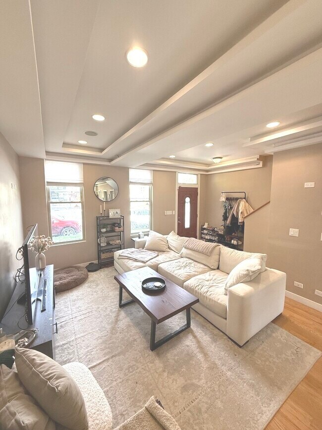 Photo - 2153 N Richmond St