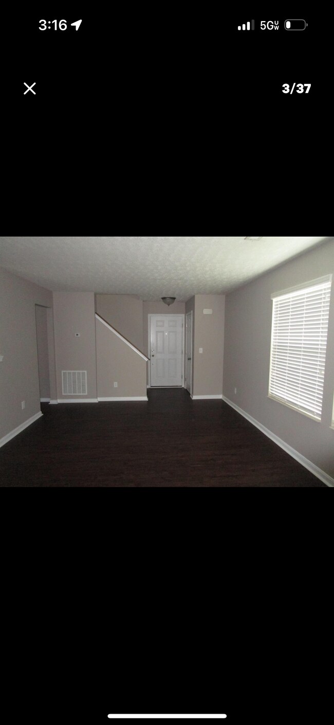 Photo - 277 Hennepin Dr