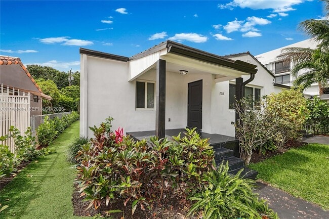 Building Photo - 2612 SW 12th St