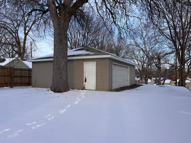 Photo - 907 Albion Ave