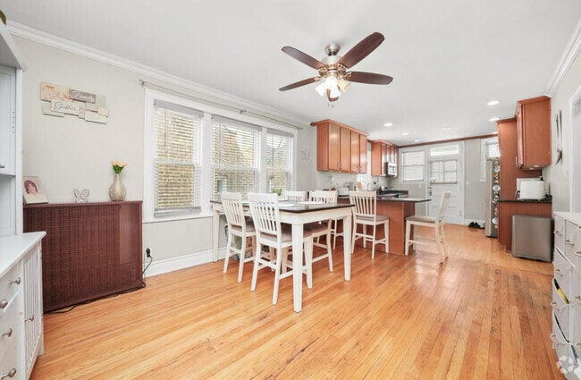Building Photo - 3115 N Marmora Ave Unit 2 Rental