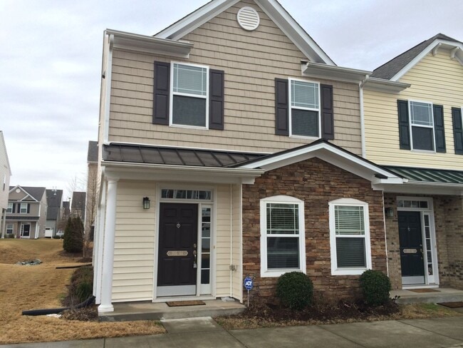 Building Photo - Pre-leasing for May 2026!