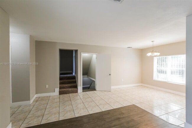 Photo - 810 NW 186th Dr