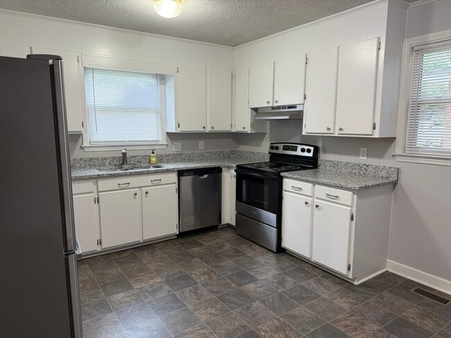 Photo - 818 Lynwood Dr