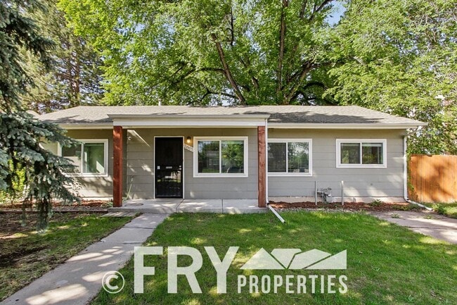 Building Photo - Charming University Hills Home with Oversized 2-Car Garage & Private Backyard