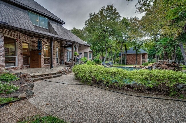 Photo - 100 Oak Forest Ln