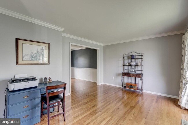 Photo - 583 Henderson Rd