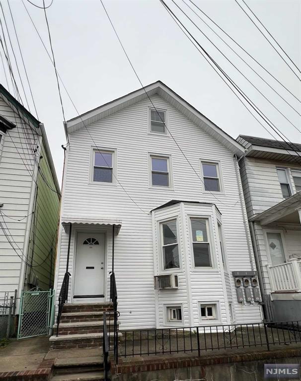 Building Photo - 215 William St Unit APT 2