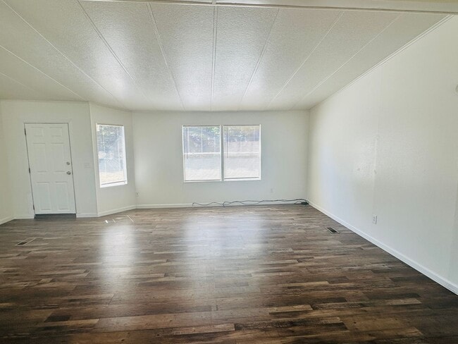 Photo - 14014 NE 70th Ave