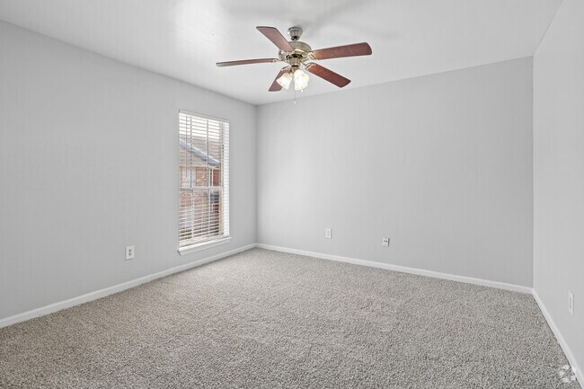 2BR, 2BA - 922SF - Primary Bedroom