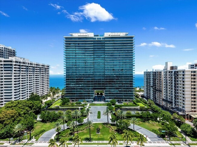 Building Photo - 10201 Collins Ave Unit 707 Rental