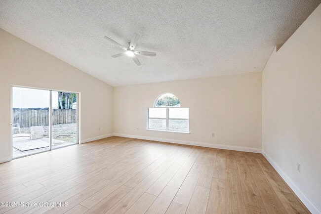 Photo - 320 Wisteria Ave NW