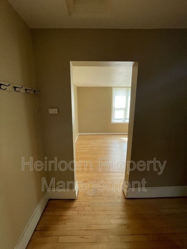 Photo - 327 W 4th St