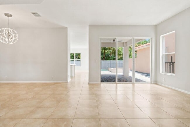 Photo - 207 Isle Verde Way