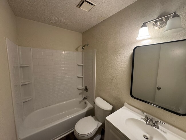 Photo - 301 Erby Ave Unidad C