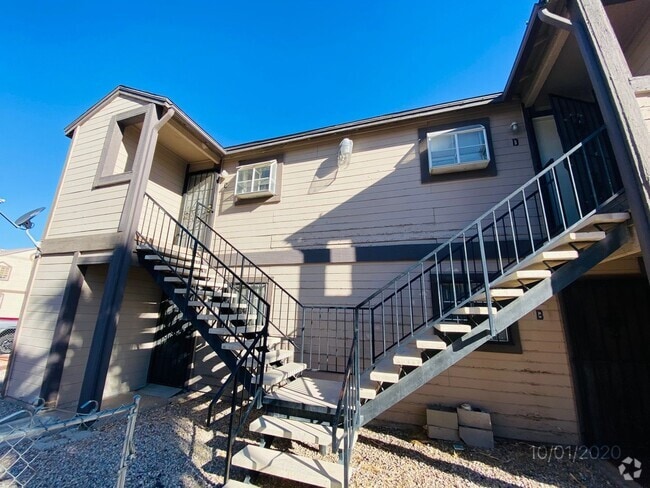 Building Photo - 2 Bed 1 Bath Rental