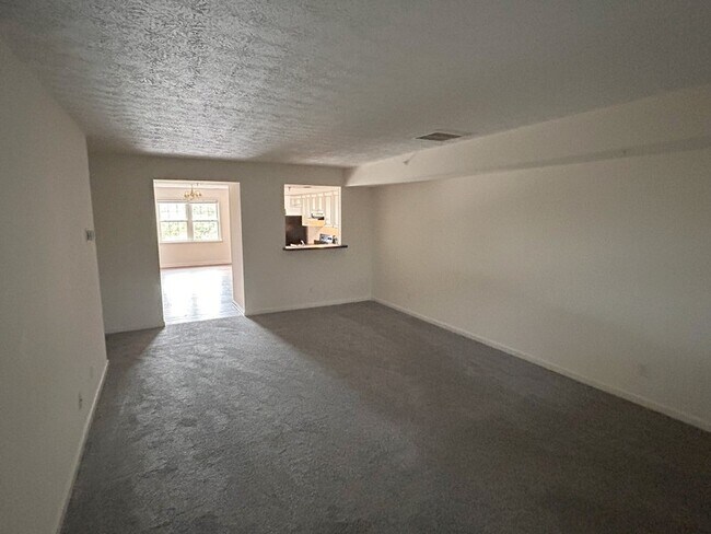 2201 Main St Unit 104